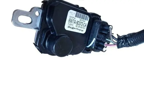 Lincoln Town Car Fuel pump relay 6W7T14B207AC
