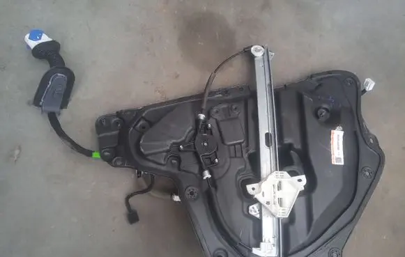 Mazda 3 II Front door window regulator with motor BHN95997X