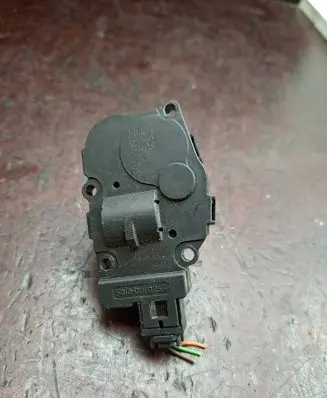 Mercedes-Benz A W169 Air flap motor/actuator EFB321 15112004 9854580