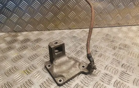 BMW 5 E39 Engine mounting bracket 1096076