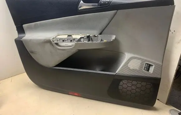 Volkswagen PASSAT B6 Front door card panel trim 3C1867011 5223202