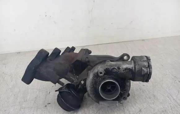 Volkswagen PASSAT B5.5 Turbo 038145702NGT1749VA