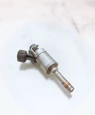 Nissan Juke I F15 Fuel injector 0261500092