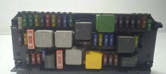 Mercedes-Benz CLS C219 Fuse box set A2129002727