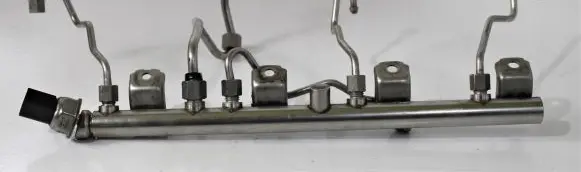 Fuel injector supply line/pipe