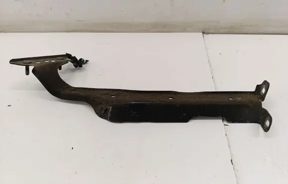Audi A4 S4 B8 8K Fender mounting bracket 8K0821135