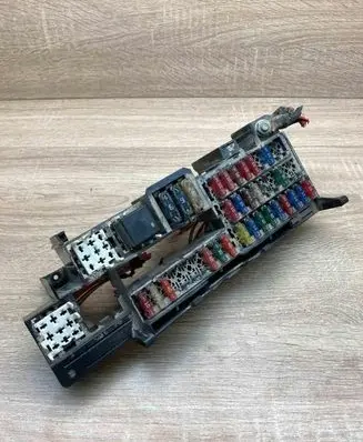 Mercedes-Benz E W212 Fuse module A1685450240