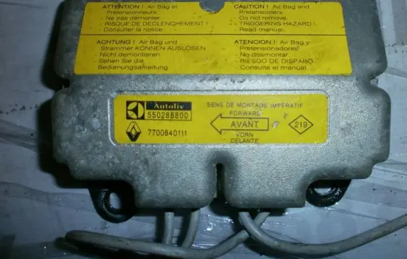 Renault Laguna I Airbag control unit/module 7700840111 550288800