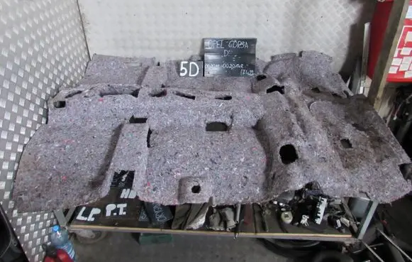 Opel Corsa D Interior carpet 13379097