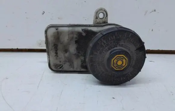 Honda CR-V Brake fluid reservoir 