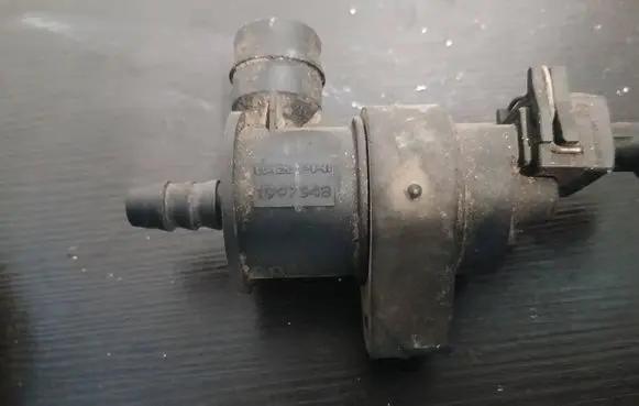 Volvo XC90 Valve vacuum 1997348