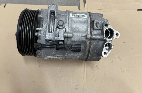 Renault Master III Air conditioning (A/C) compressor (pump) 8200848916-B