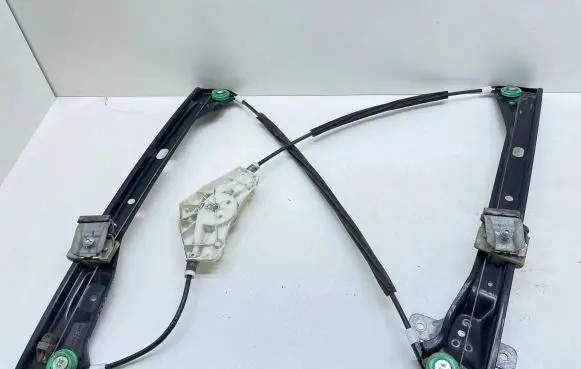 Nissan Primera Front window lifting mechanism without motor 986287