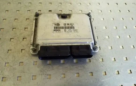 Volkswagen Golf IV Engine control unit/module 038906012K 0281010111