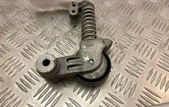 Volvo XC90 Alternator belt tensioner 31339945