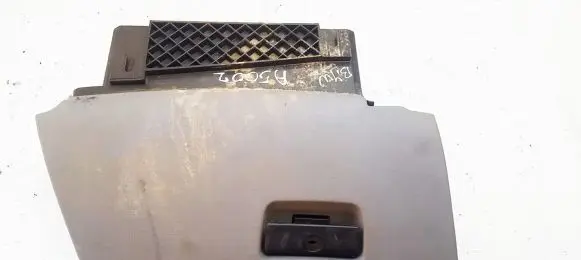 BMW 5 E39 Glove box