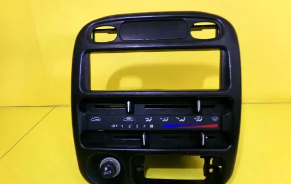 Hyundai Accent Climate control/heater control trim 