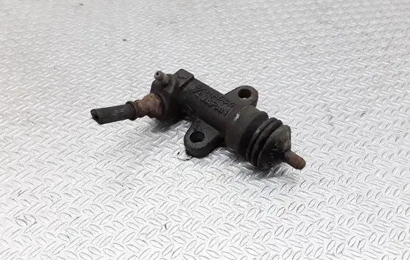Clutch slave cylinder