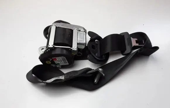 Volkswagen Golf VI Front seatbelt 617979800