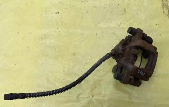Mercedes-Benz C AMG W204 Rear brake caliper 95038