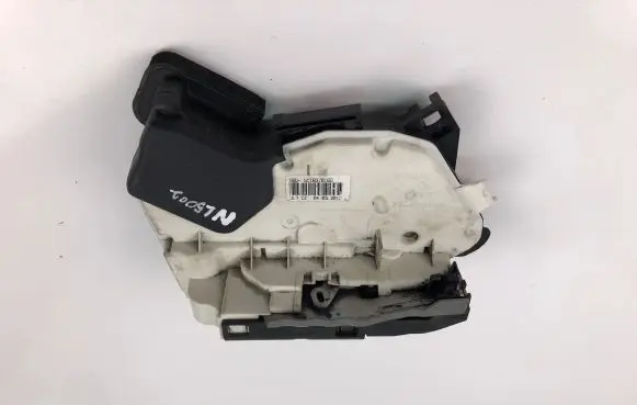 Volkswagen Golf VI Coupe door lock (next to the handle) 5K1837016D