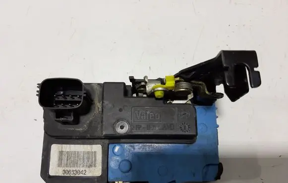 Volvo S80 Front door lock 30663042