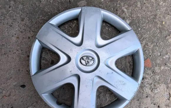 Toyota Aygo AB10 R14 wheel hub/cap/trim 426020H040