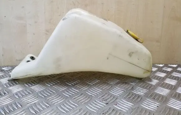 Opel Frontera A Windshield washer fluid reservoir/tank