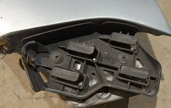Volkswagen Polo IV 9N3 Front bumper mounting bracket 6Q0807184A