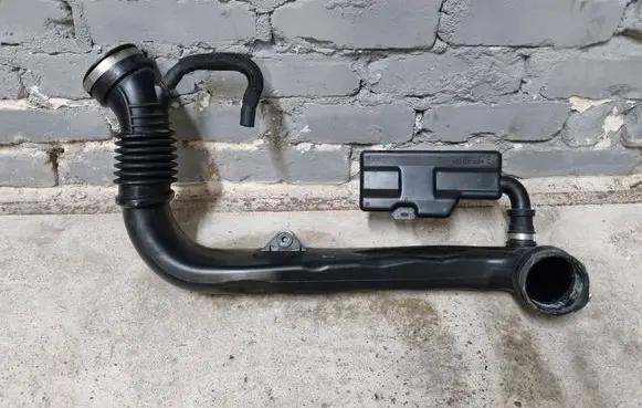 Chrysler 200 Air intake hose/pipe 68211695AB