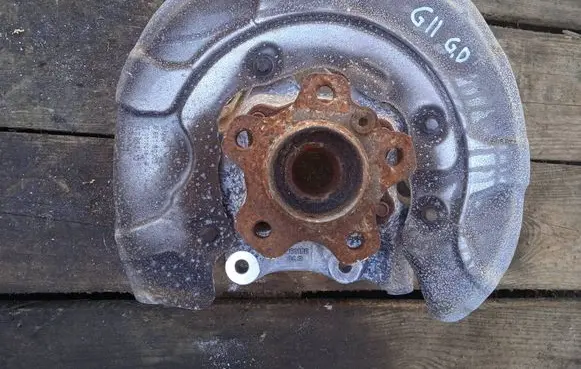 BMW 7 G11 G12 Rear wheel hub 6861136