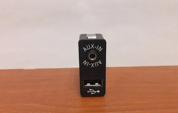 BMW X5 E70 AUX in-socket connector 11122 9237653