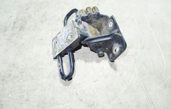 Audi A4 S4 B7 8E 8H Front door lower hinge 8E0831411B