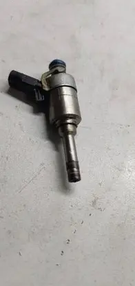Audi A4 S4 B8 8K Fuel injector 05j133036B
