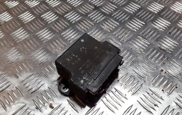 Glow plug pre-heat relay