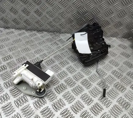 BMW X6 G06 Front door lock 7419840 7477702