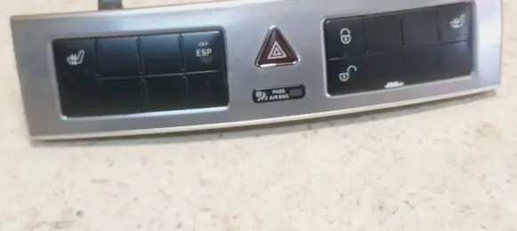 Mercedes-Benz C W203 Hazard light switch 2038215681 33635301 40741487001