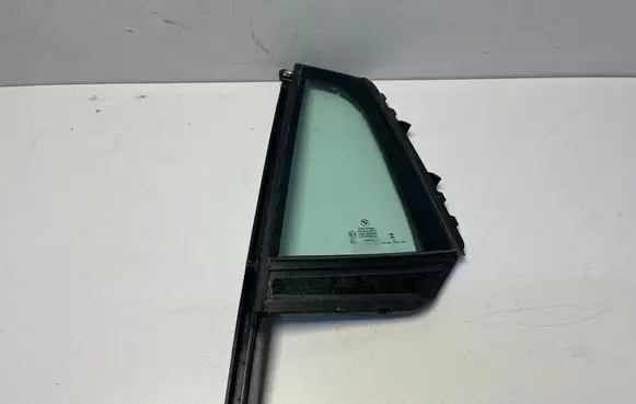 Rear vent window glass