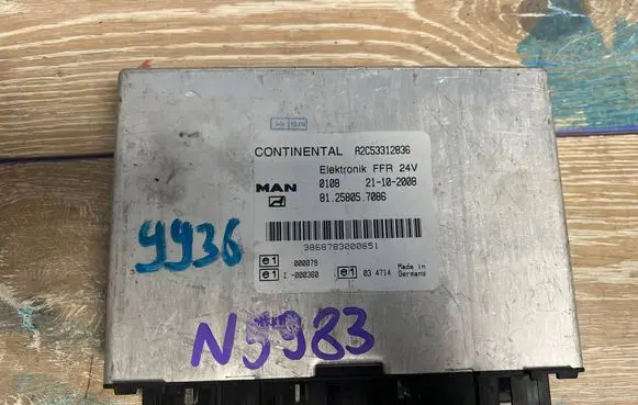 Audi Q3 F3 Engine control unit/module 3868783000651 81258057086 A2C53312836