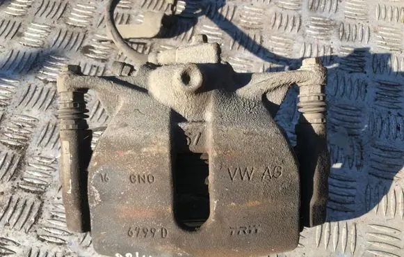 Volkswagen PASSAT B8 Front brake caliper