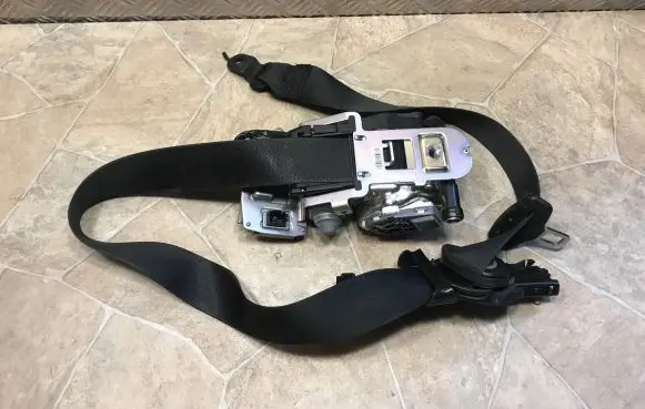 Mercedes-Benz E W212 Front seatbelt A2128607585
