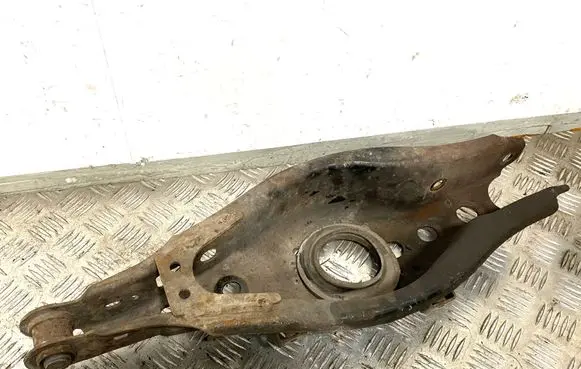 Toyota Avensis T270 Rear upper control arm/wishbone