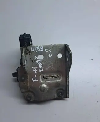 Radiator mount bracket