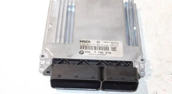 BMW 5 E60 E61 Engine control unit/module 7796678 0281012191