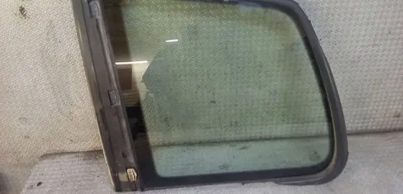 Volkswagen Touran I Rear side window