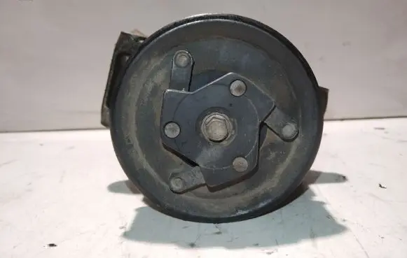 Volkswagen Caddy Air conditioning (A/C) compressor (pump) 5K0820803A