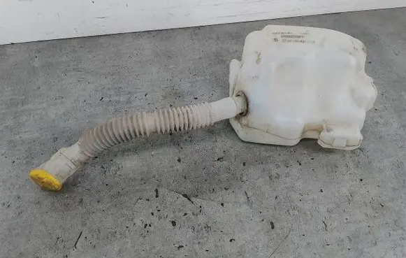 Renault Megane II Windshield washer fluid reservoir/tank 8200104705