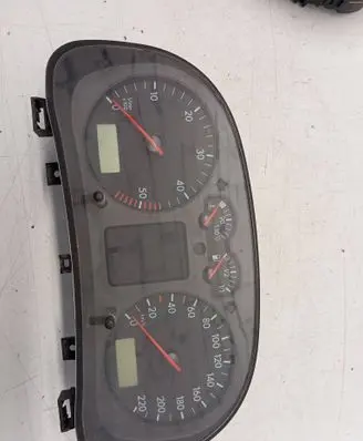 Volkswagen Golf IV Speedometer (instrument cluster) 1J0920800E 110008957006