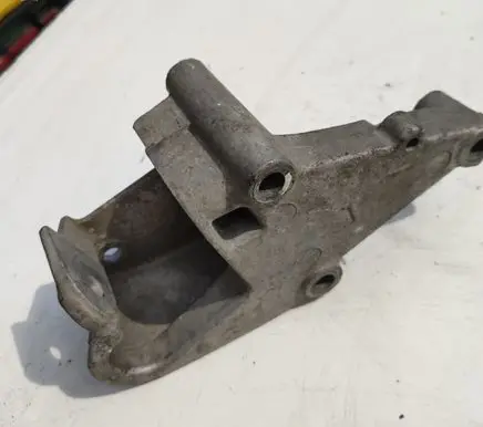 Peugeot 607 Engine mounting bracket 9630876680