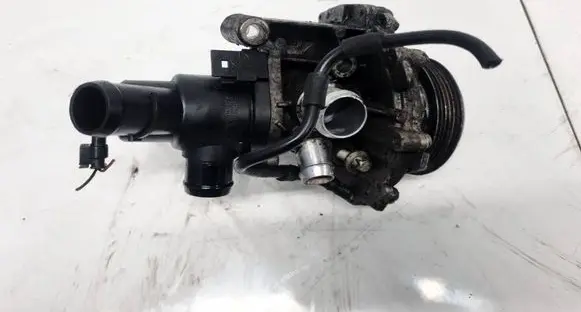 Mercedes-Benz A W176 Water pump A6512000501